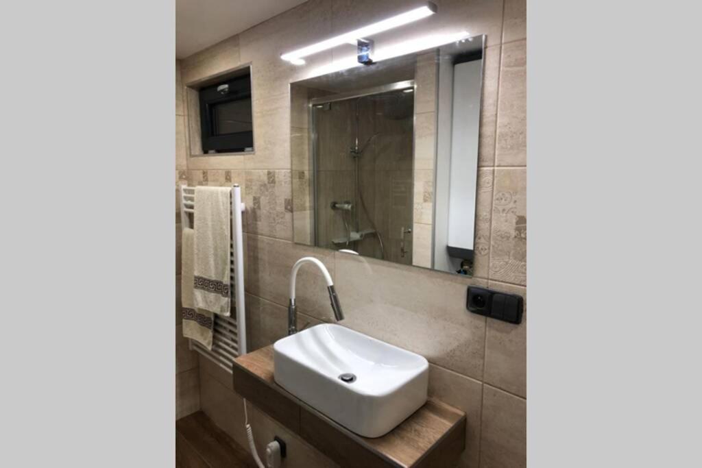 Chatka - C - Vyhlidka Nad Rekou Zdiby Esterno foto